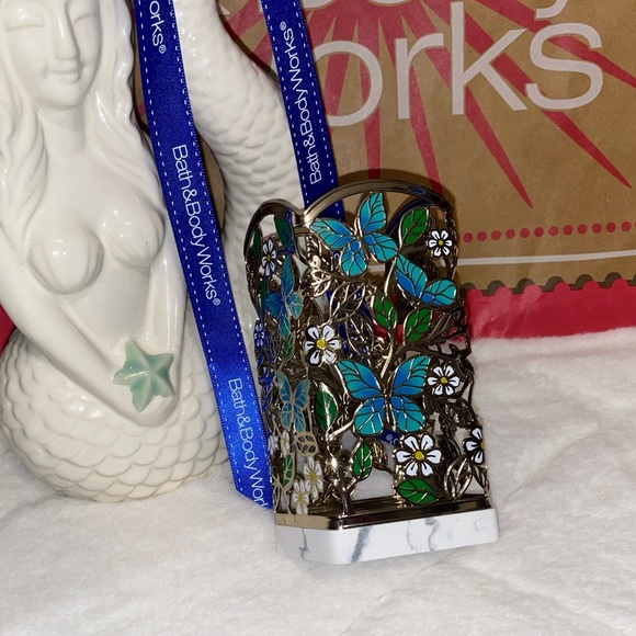 BATH AND BODY WORKS BUTTERFLY TOSS FOAMING HAND SOAP HOLDER & FROZEN LAKE SOAP - Picture 3 of 5